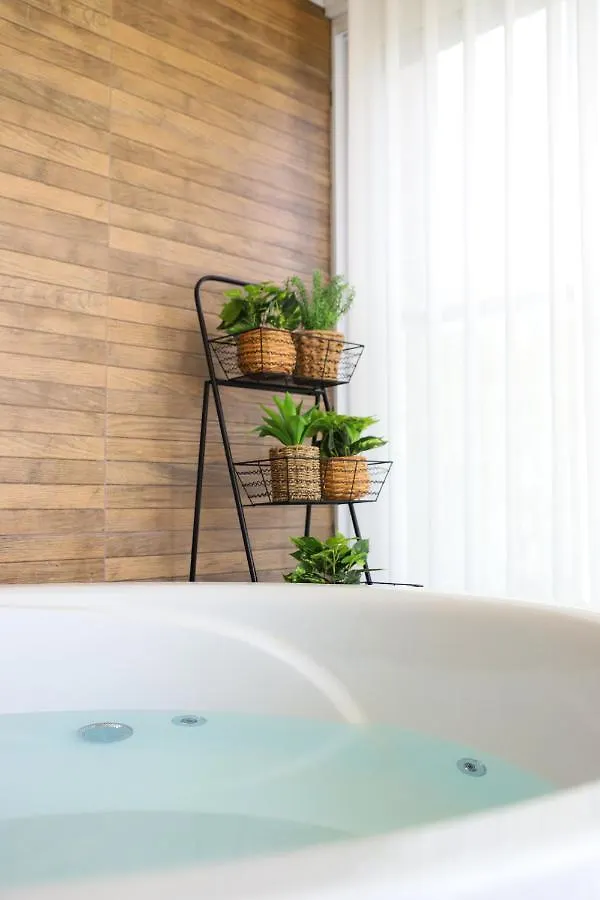 צימר על הים גקוזי ואירוח איכותי Oceanfront Beach House W Jacuzzi Хайфа 0*,