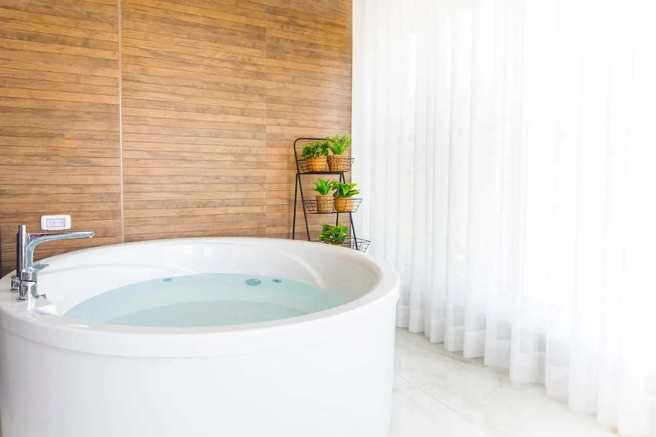Апартаменты צימר על הים גקוזי ואירוח איכותי Oceanfront Beach House W Jacuzzi Хайфа
