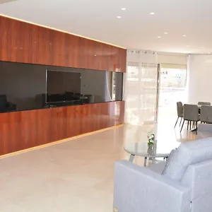 Renovated 3 Bedroom - With Pool Next The דירה אילת